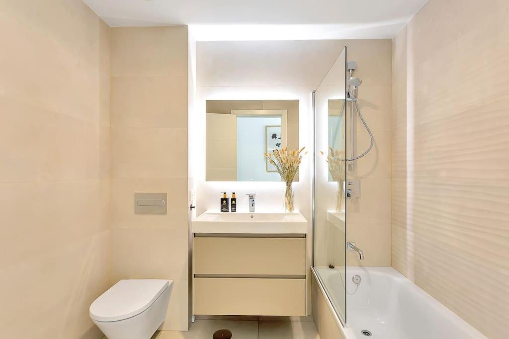 Beachside Retreat In Elviria, Near Amenities! *
