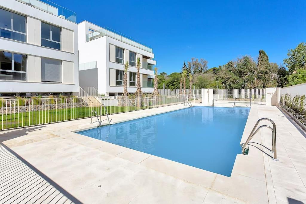 Apartment Beachside Retreat In Elviria, Near Amenities! *
