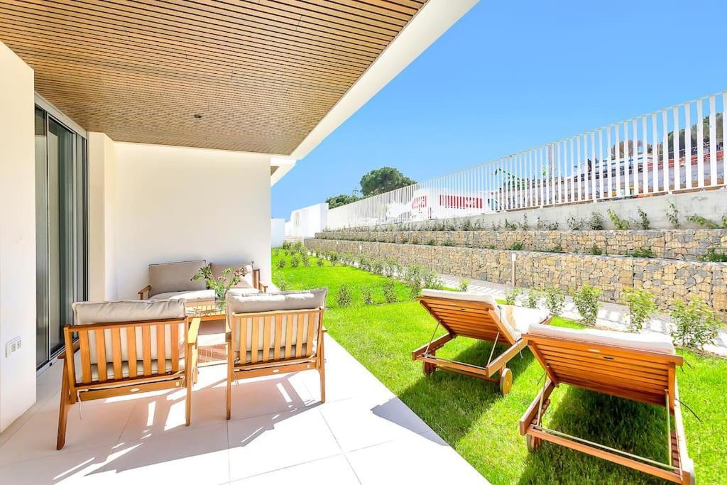Beachside Retreat In Elviria, Near Amenities! *