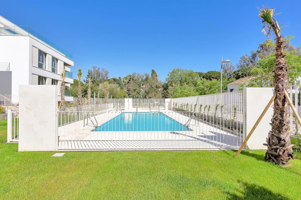 Beachside Retreat In Elviria, Near Amenities! Marbella