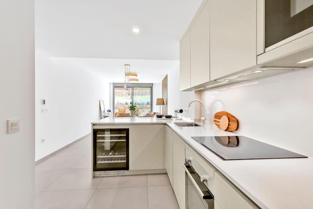 Apartment Beachside Retreat In Elviria, Near Amenities! *
