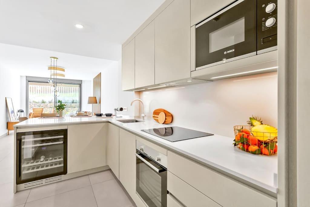 Beachside Retreat In Elviria, Near Amenities! Appartamento *